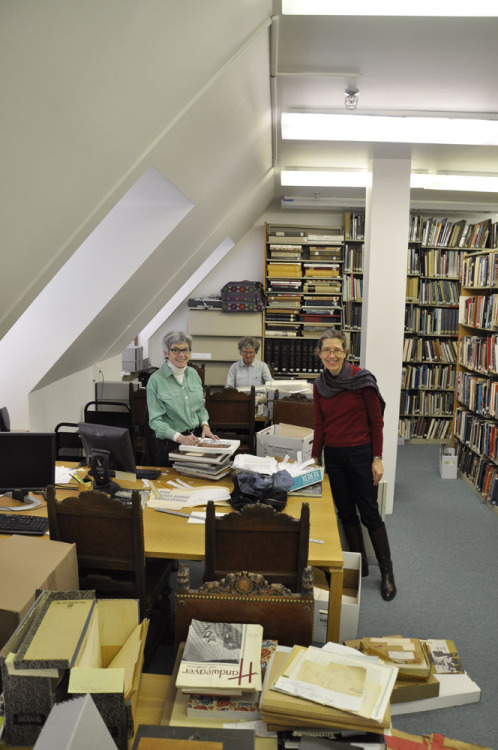 As The Textile Museum prepares to move the Arthur D. Jenkins Library of Textile Arts, volunteers (fr