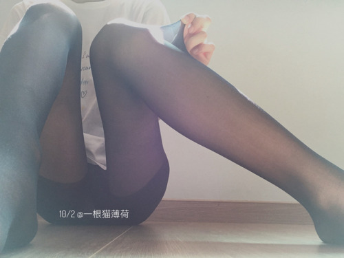1maobohe: 迟到的国庆快乐上一条转发没有过100哦，这样的话微信还是保密好了每次回复粉丝的私信都好累，还好你们都很有礼貌谢谢你的喜欢