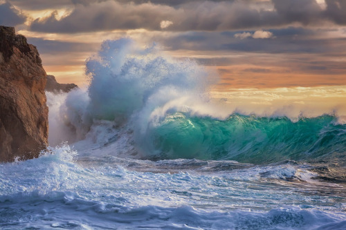 earthlynation: Waves. Photos by Giovanni Alleivi