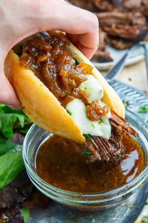 guardians-of-the-food:  Slow Cooker Roast Beef French Dip Sandwiches 