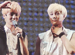 cheolyans:  Luhan wants to make a heart so Kai fulfill his wish  