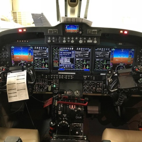 Sexy touch-screen avionics BE-300 @wheelsup8760 #8760 (at...