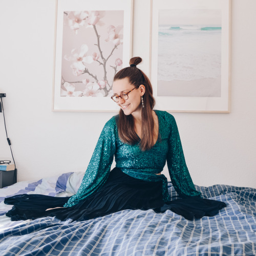 annesmiless:
“  MAYBE COVID-19 WILL FINALLY MAKE YOU EMPATHISE WITH CHRONICALLY ILL PEOPLE? As more people have to isolate, they are getting a small glimpse into what it’s like to be chronically ill:⁣
• It’s extremely isolating and gets lonely⁣
•...