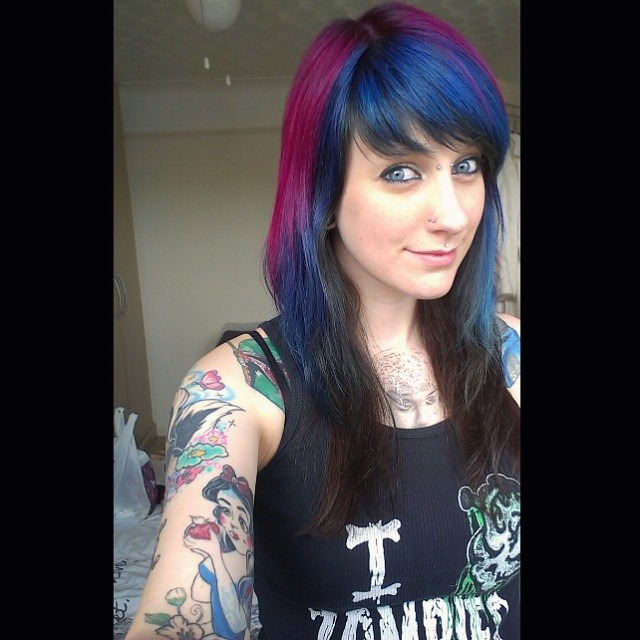 gyarueleenacosplay:  I &lt;3 Zombies 