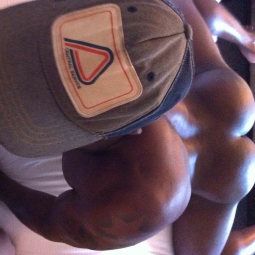 stalkerazzi365:  houseofcakez:  Submission Milan Houseofcakez.Tumblr.Com  Niiiiiice !!! That first pic tho :@) 