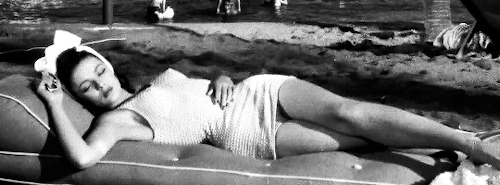 XXX auldcine: Gene Tierney in Rings on Her Fingers photo
