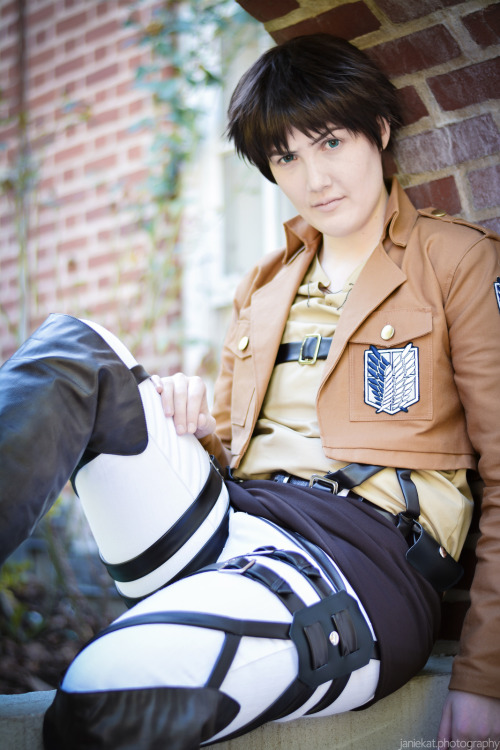 janiekat:Eren Jaeger Shingeki no Kyojin AnimeUSA 2013Eren firewolf826photographer janiekat**rest are