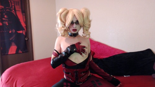 missrobo:  missrobo:  Ohai light  That’s it, I’m going to finally use my other two Harley costumes sometime this week I’ve already got the domino mask started, I’ll post pics after my first pull!