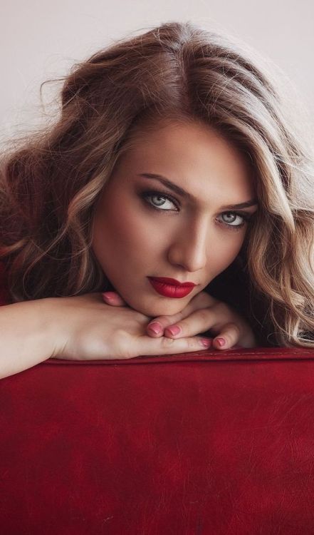 Girl model, gorgeous, red lips, 720x1280 wallpaper @wallpapersmug : ift.tt/2FI4itB - https:/