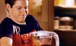 insideageniusmind:  chipwiches:    disney channel original movies → EDDIE’S MILLION DOLLAR COOKOFF   Was this the fucking movie where he tried to crack an egg with one hand and he put fruit loops on chicken