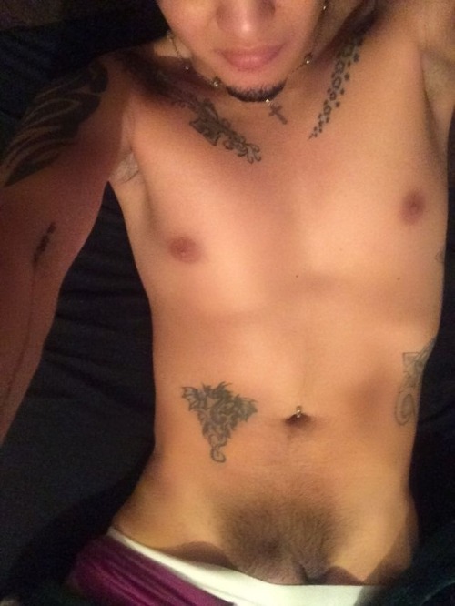 tensixteen1016:  Photo set of submissions from i-datgoodshit-love.tumblr.com Follow Me For More Gay Porn  Pretty hole