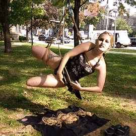 leatherlacedbass: hellcatazurarose:  Spin spin rope gifs!  Wow I love this I need