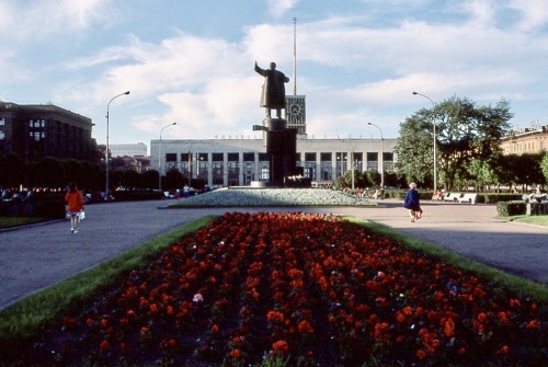 Finland Station With Statue of Lenin, Leningrad (now St. Petersburg), USSR (Now Russia)  - [Финляндс