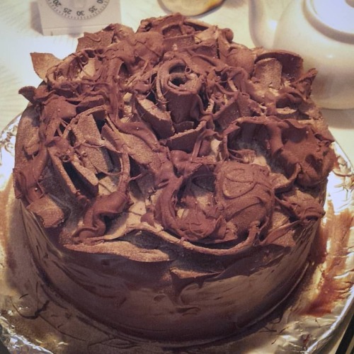 A choco-holic friend is visiting for Christmas, so I made this Godiva devil’s food cake with a