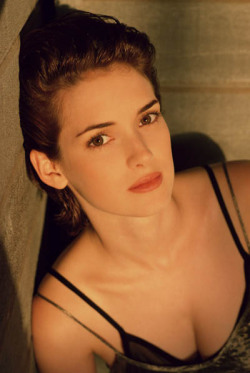 blogforwinona:  Winona Ryder, 1995