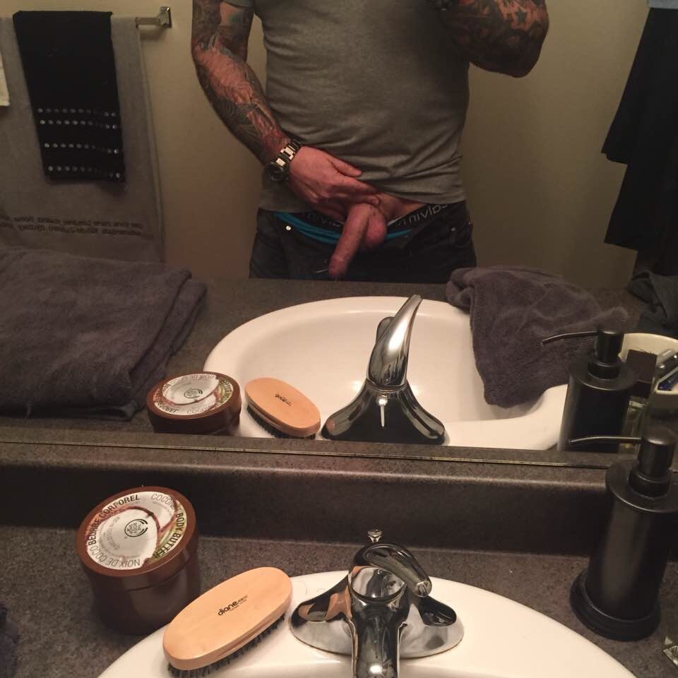 hornym8syd:  Sydney guy here, love straight, curious bi guys keen on chatting and