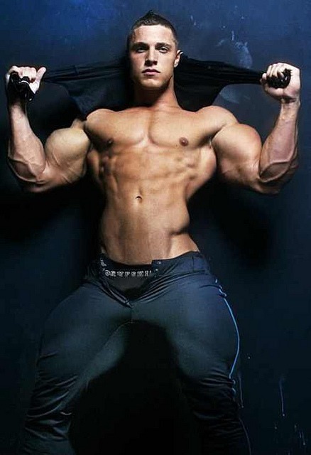 goldenoctopus:  Big arms.