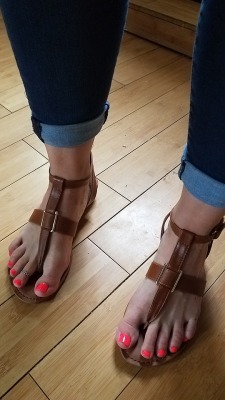 myprettywifesfeet:  My pretty wifes bright sexy toes and beautiful feet in some cute sandals.please comment