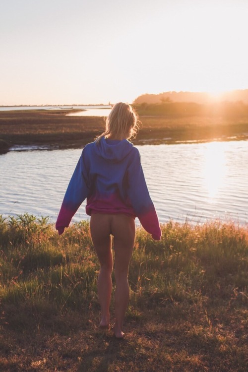 bakerpow: The less clothes babe has on the happier she is  @kayseeray