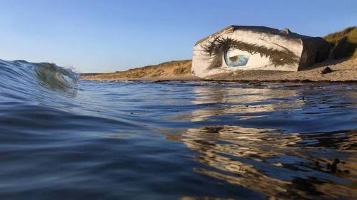 (via Eye Street Art Piece on a French Beach – Fubiz Media)