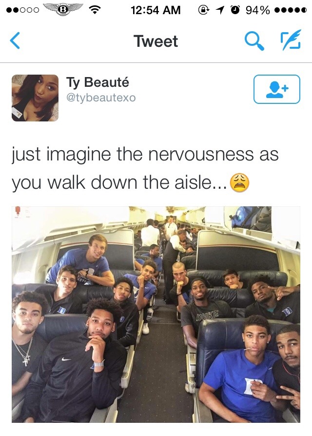 kisstheselipz:  melaninboy:  THE FLIGHT ATTENDANT SERVING THE DRINK 👌😩💕💕