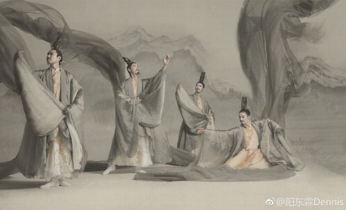 Dance costume designed by Yang Donglin for dance drama “Confucius”