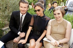 boygeorgemichaelbluth:  youcantroamwithoutcaesar:  uncle-tomfoolery:  medranochav:  yt privilege  victoria looks very uncomfortable next to blobfish on the right  Why would they seat Victoria Beckham next to a sack of potatoes  vicky like please move