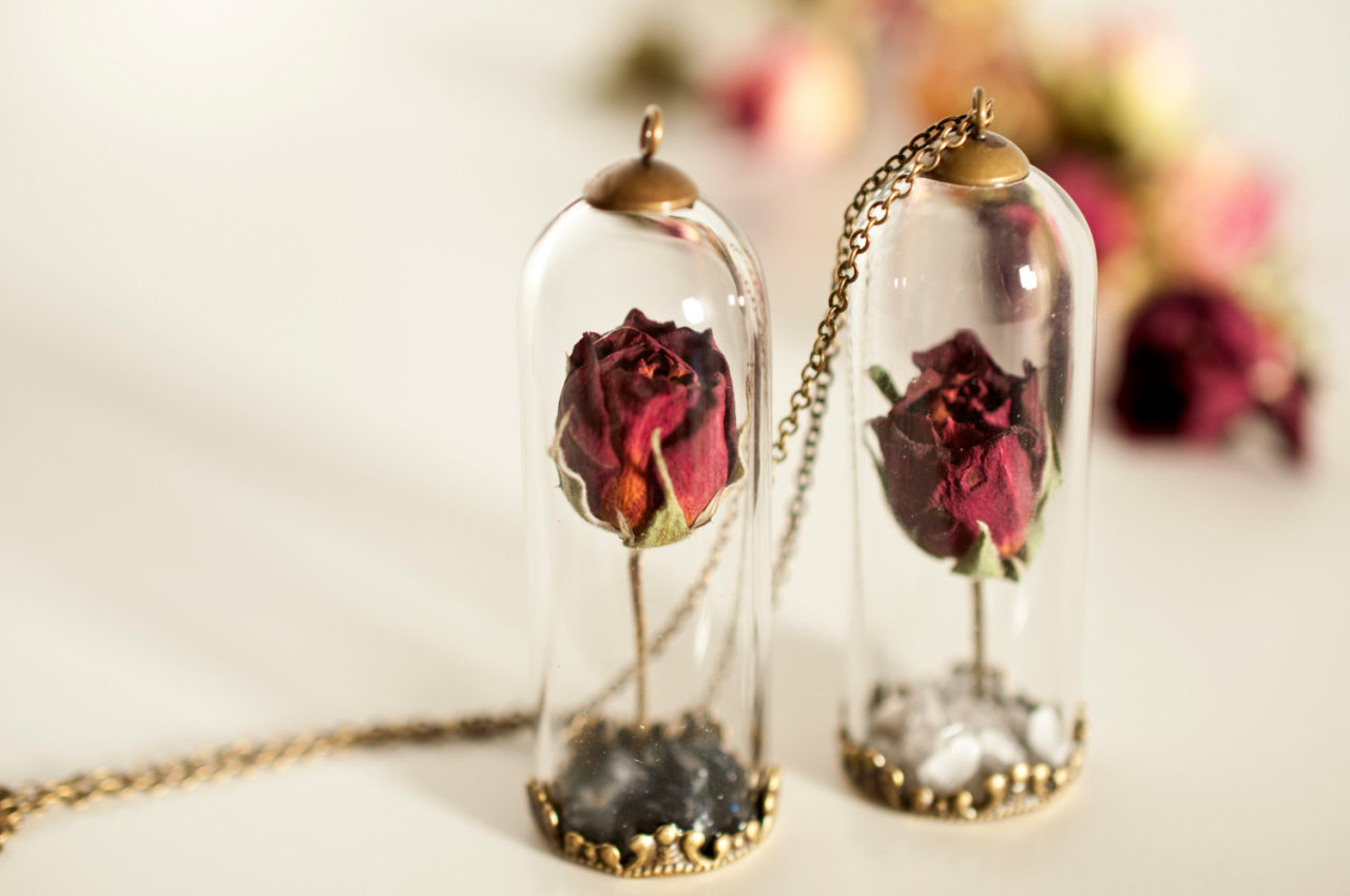 pomegranateandivy:  bestof-etsy:  Stunning Glass Bottle Encapsulated Rose Pendants