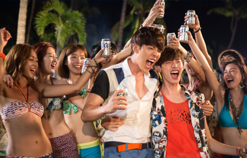 gilbakk: [Part.1] Lee Jong Suk＆Kim Woo Bin - BEER「Cass Fresh」website gallery! Source: http://www.ca