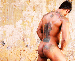 Azz like his mama