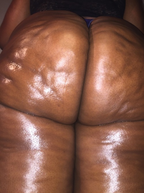 313bigbootyluver: thetruemesiah:  Gotta lovvvvveee cellulite!  I love the cellulite 