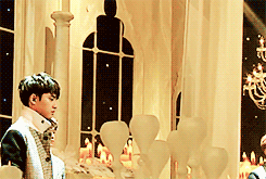 baeqn:  exo’s gorgeous stage at inkigayo (the ice sculpture omfg) 