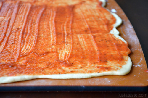 trav-tv:  we-arelike-young-volcanoes:  sweetnessdelight:  Pepperoni PIzza Pull-Apart Bread Recipe (Just A Taste)  *heavy breathing*  Looks like pizzagna. 