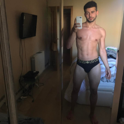 underlads:  The hottest guys in their underwear at UnderLads with over 24,000 followers!  Feel free to buy me pretty undies or anything else: UnderLads’ Wishlist  Submit your pics and get featured.