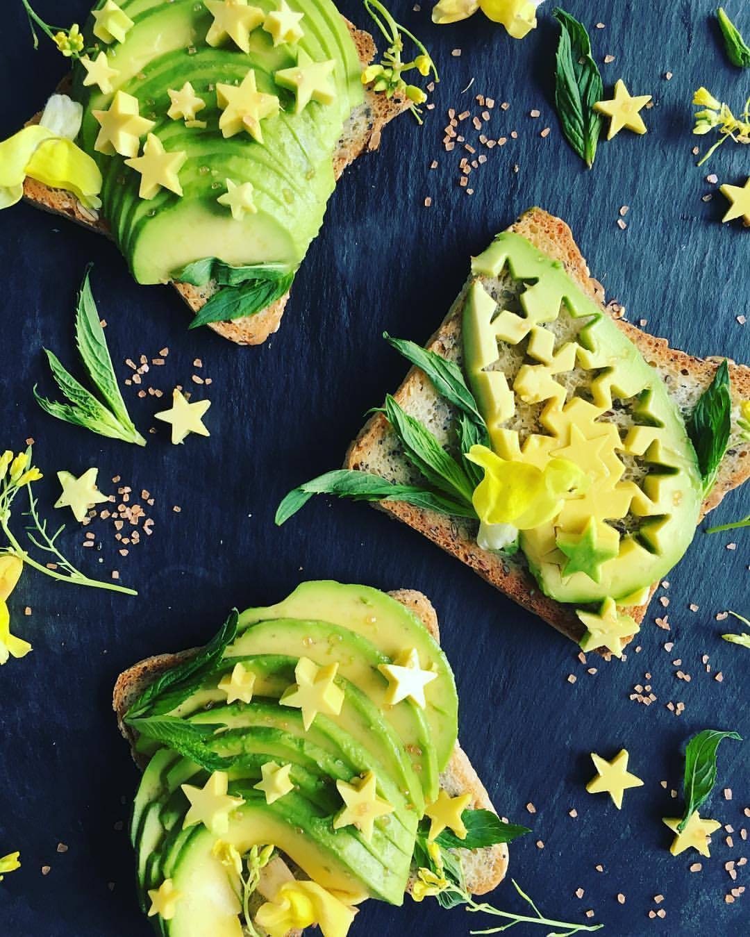 kate-loves-kale: letscookvegan: Star-shaped Avocado Toasts by @the_sunkissed_kitchen