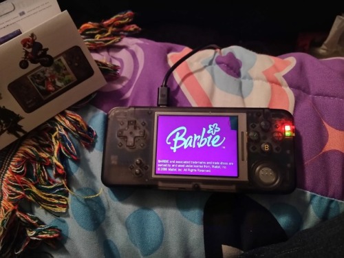 throwbackblr: lorien-lorien:   90s-2000sgirl:   Guys, This handheld system is seriously everything!! It’s called the RetroGame - Retromini. It has sooo many games already built in but you can even add more games too it by either taking out the TF card