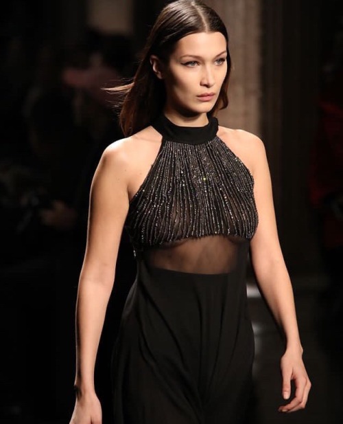 isabellahadidsource: Bella Hadid walking for Alberta Ferretti FW18