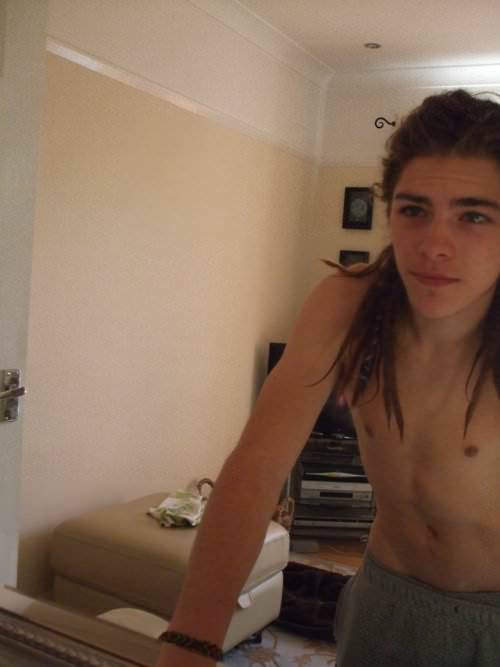 2sthboiz:  sexy str8 dreadz dude teaser 