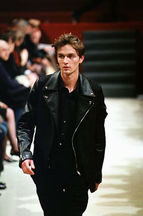 monsieurcouture:  Raf Simons F/W 1998 Menswear Paris Fashion Week 