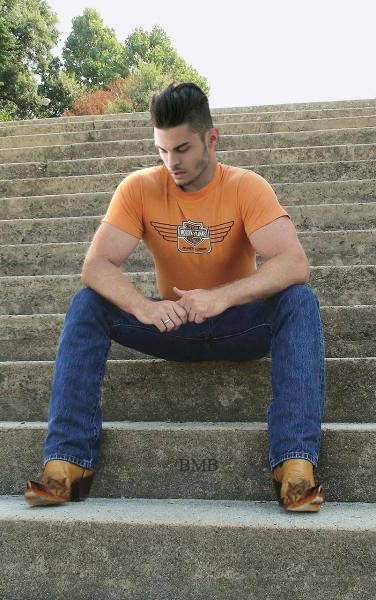 jockjizz: bootedcowboys: OMG! Fucking hot dude.. would totally breed him wearing those Sendra boots!