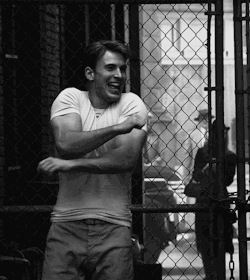 starkeris-infinity-worried-deac:Your fave is problematic:Chris Evans - Tortures clothing