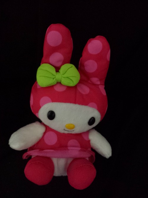 evaunit01: circusworm:  i have a my melody plush that turns into an apple pie from mcdonalds  she di