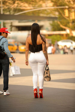 beautifulandthick:  allthickwomen:  Tatteduphollyyy