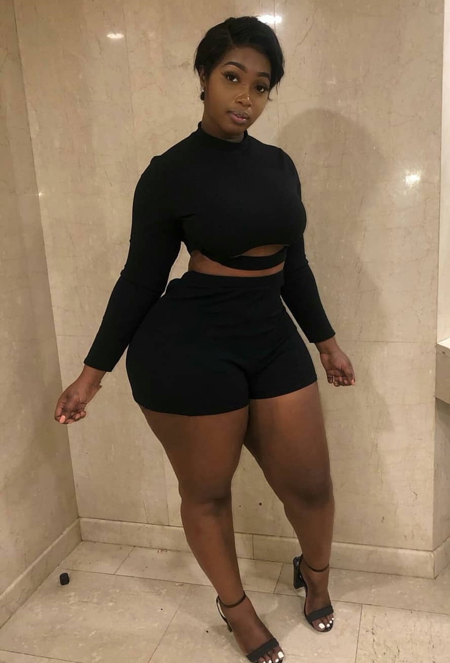 kingjazziedad:  DeliciouslySexy. Curvy. BootiDelicious. Gorgeous Mamitas. Made in