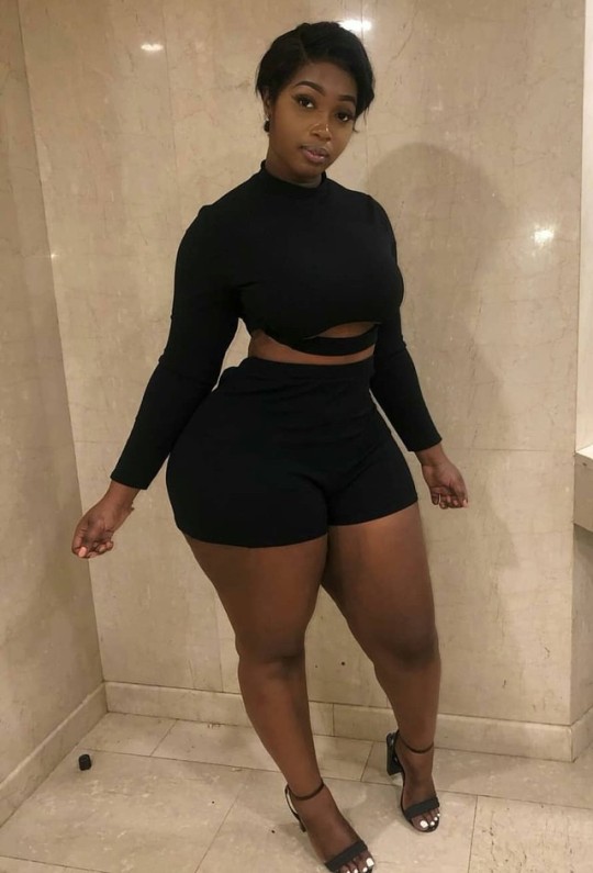 kingjazziedad:  DeliciouslySexy. Curvy. BootiDelicious. Gorgeous Mamitas. Made in Ghana 🇬🇭. Reared in Ghana ❤️ 💜 💙