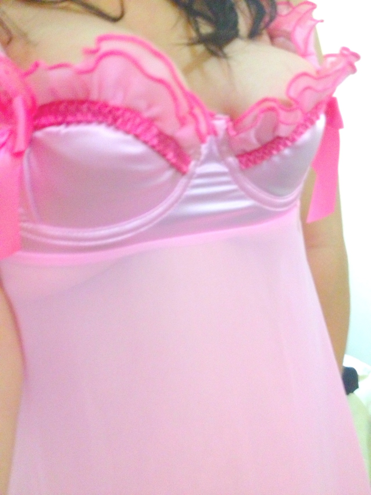 daddyslittlebunneh:  New pink lingerie, the cup is too small unfortunately but i