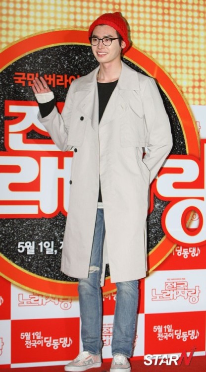 Lee Jong Suk  @ &ldquo;National Singing Contest&rdquo; VIP Premiere in Lotte CinemaThat glasses and 