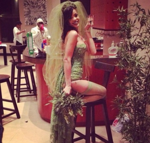 pixelgay:Rihanna as a weed bride for Halloween 2012
