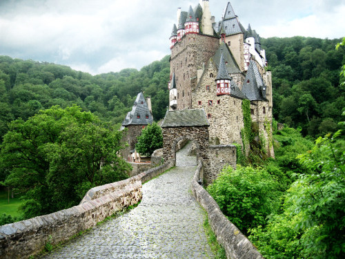 (via Burg Eltz Castle, a photo from Rheinland-Pfalz, West | TrekEarth)Wierschem, Rhineland-Palatinat