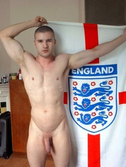 lelandjr:  Fit young English lad. 